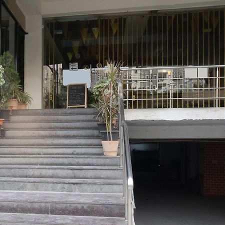 Super Townhouse Madhapur 100 Feet Road Formerly Jkc Grand Hyderabad Exterior foto